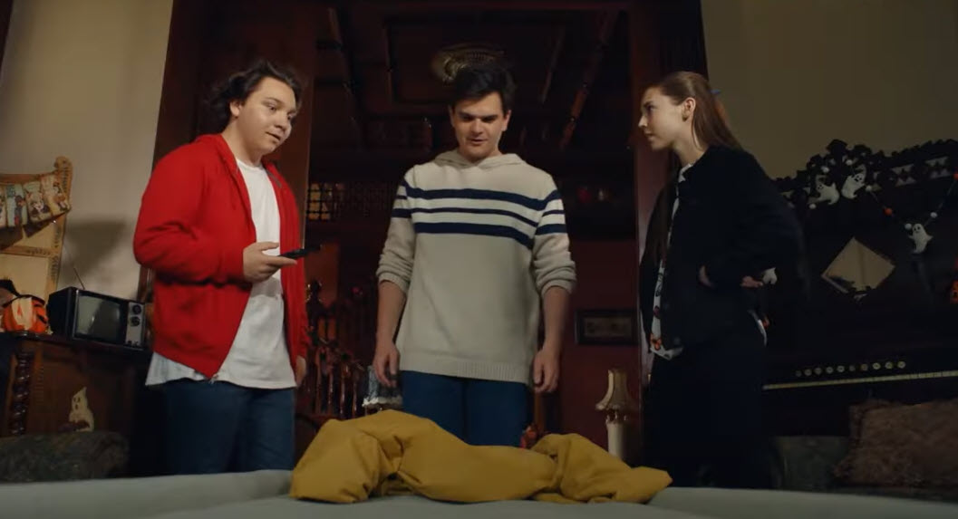 The Magician’s Raincoat (USA, 2024)